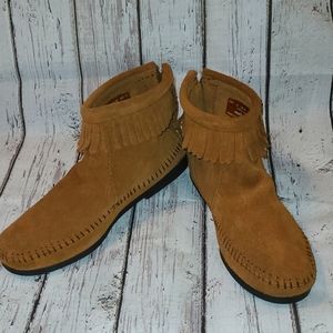 Kids Minnetonka Back Zipper Hardsole Boot Sz. 3